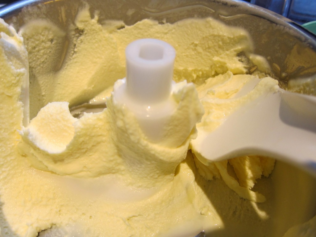 Preparing the gelato base is done in the typical "make a custard ice cream base"-way