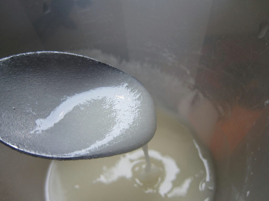 Combine the corn starch, the sugar and just a couple of tablespoons of milk: we are aiming for a paste-like consistency here (the one in the picture is, admittedly, a bit on the runny side ... it still worked, though)