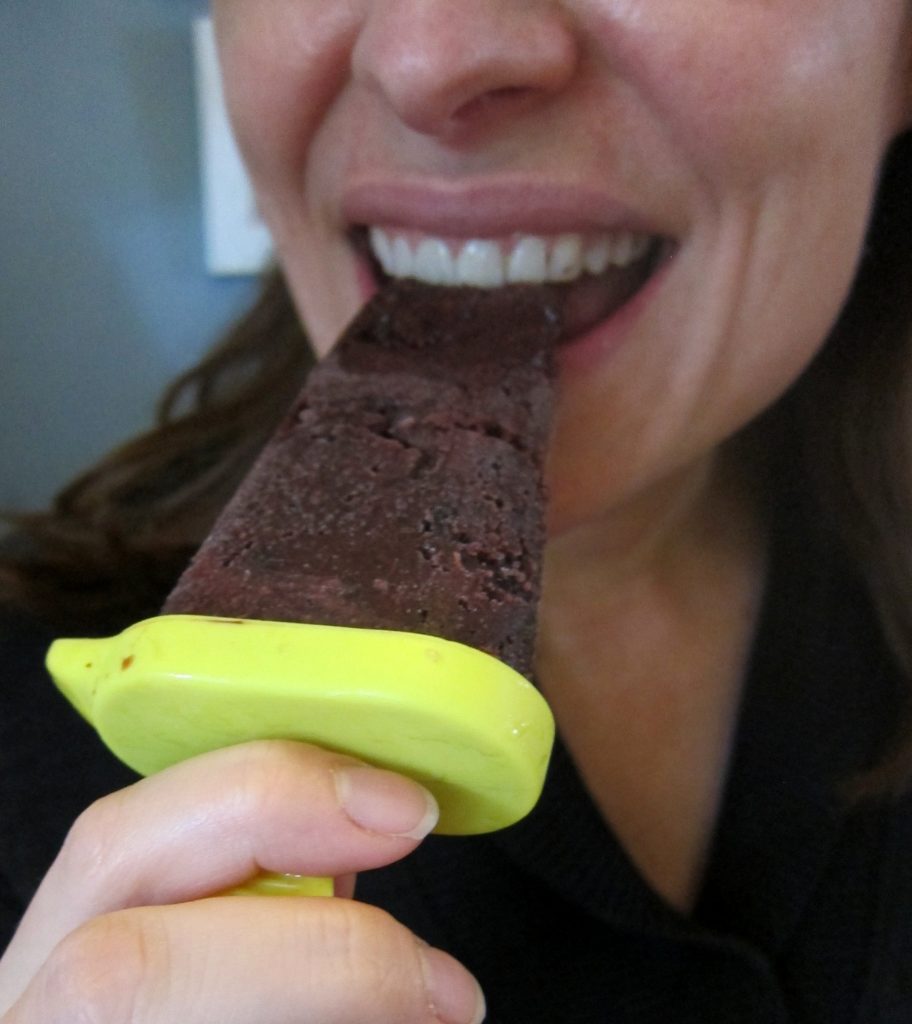 The Blackberry pinot noir sorbet base works perfectly well also for ice popsicles