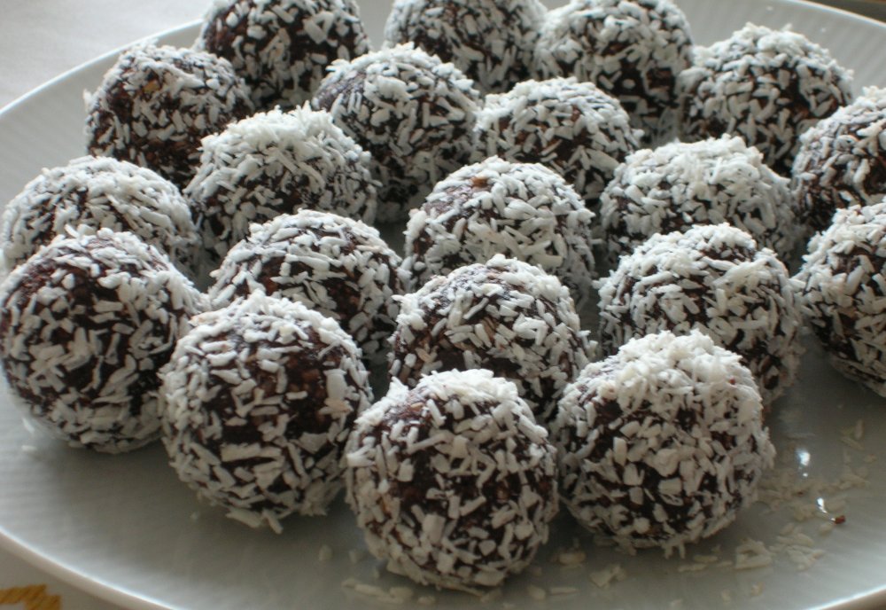 Little chocolate ice-cream balls