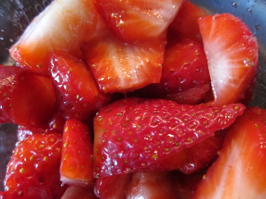 Macerating strawberries is easy - just chop them up roughly, drizzle over sugar and leave to "soak" for about half an hour or more.