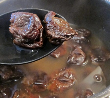 Remember to keep the 'prune water' - it is soon going to be added to the purée
